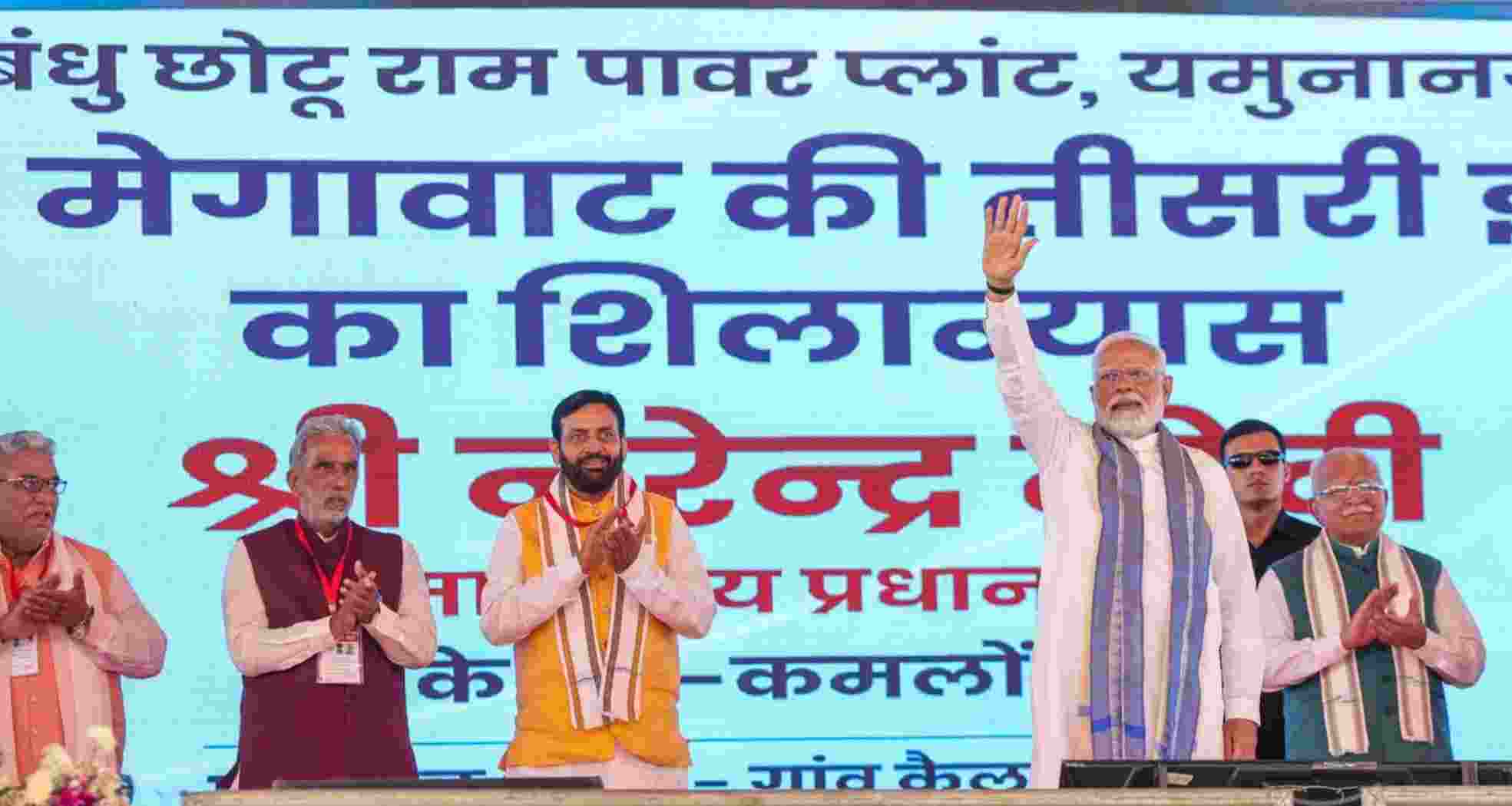 PM Modi highlights power exports after Congress's blackouts