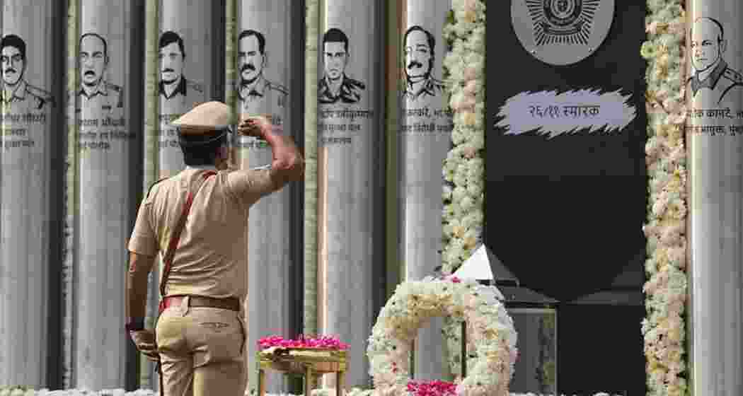 A police official pays tribute to the martyrs of 26/11 Mumbai terror attack during a programme marking the 17th anniversary of the attack. Photo: PTI