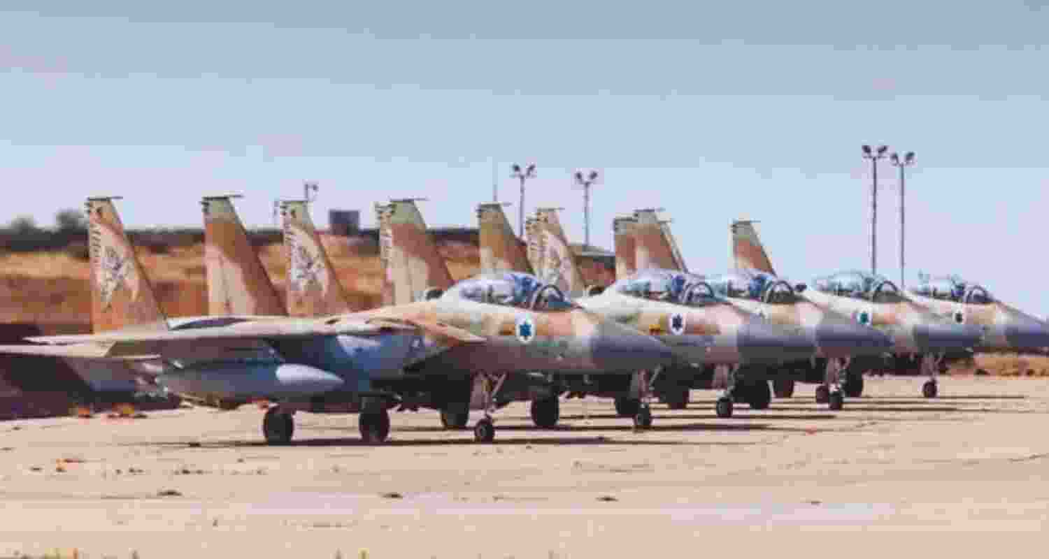 Israel conducts airstrikes on Yemen's Houthis, injuring 20