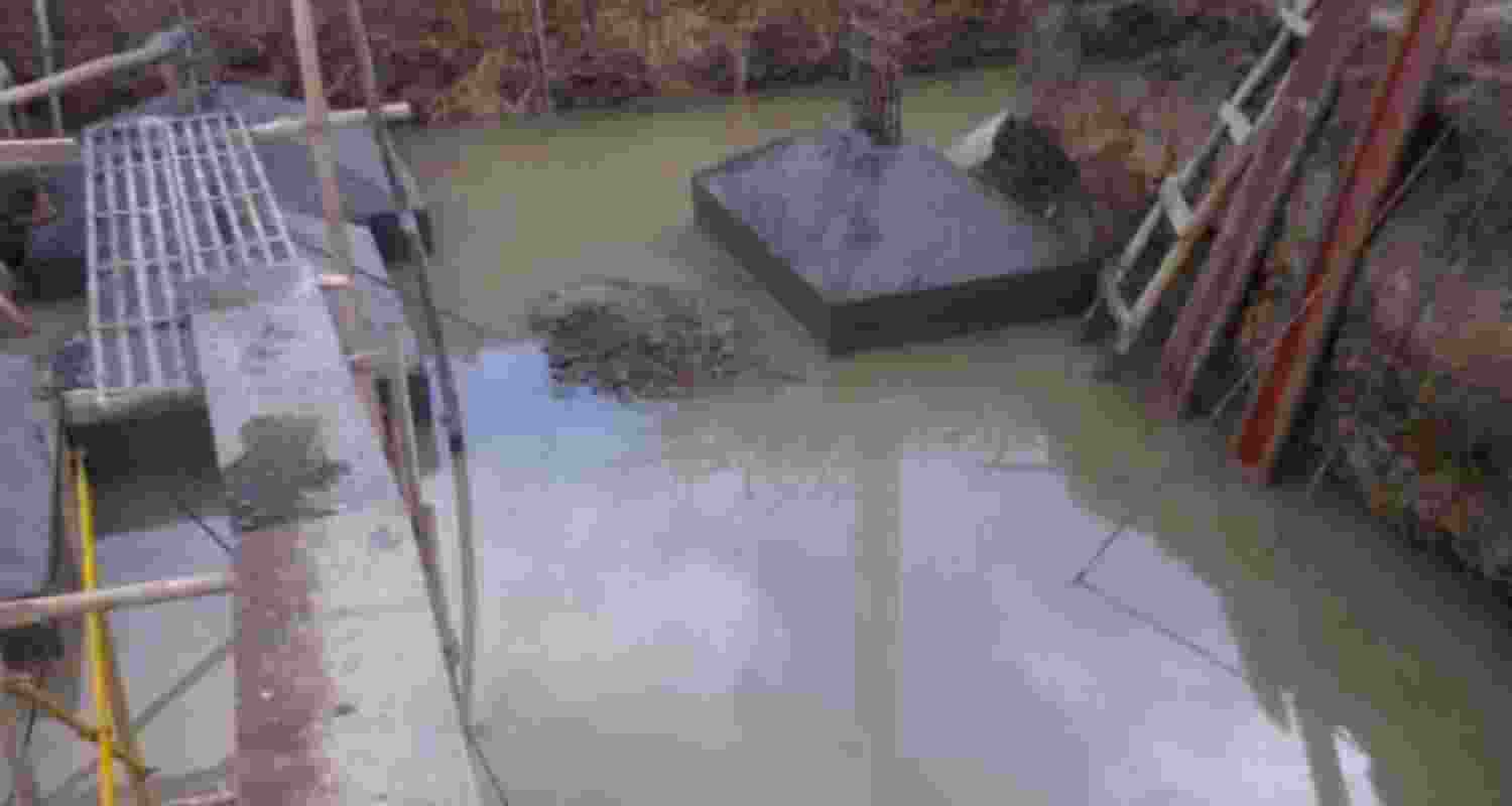 Four children drown in water-filled pit near drain work site in Nanded; victims aged 10–13 slipped into 15-ft pit while playing, police say.