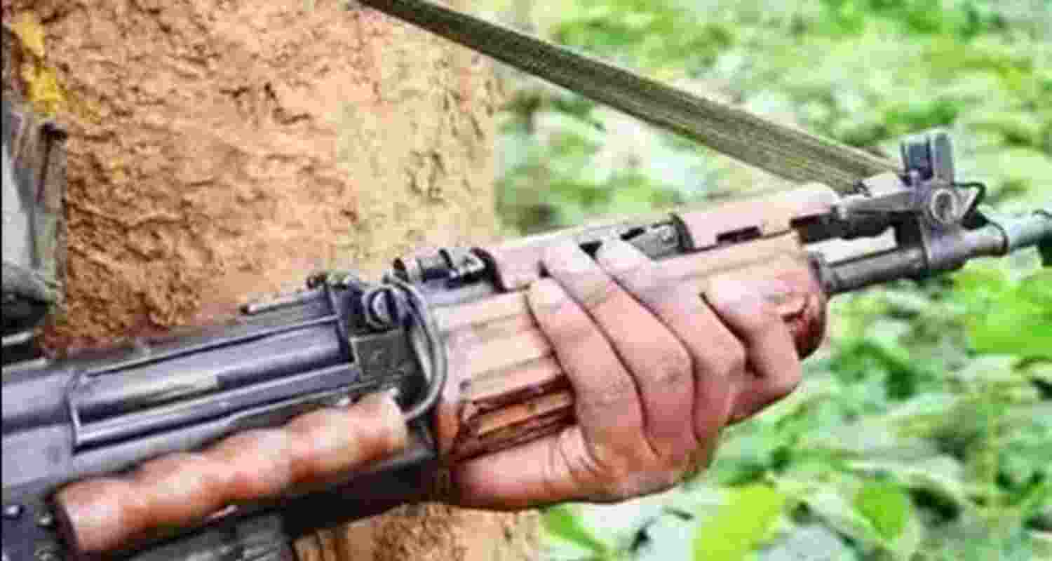 Naxalites kill two in Dantewada over informer suspicion