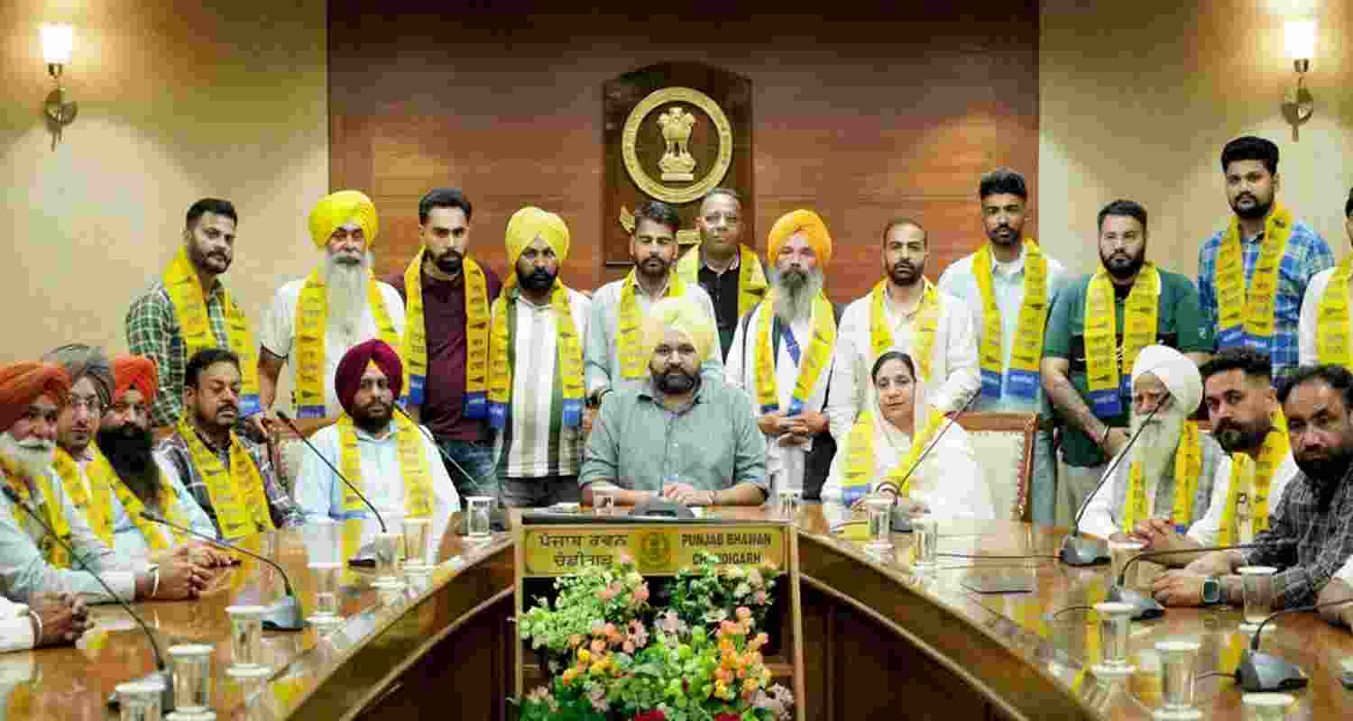 Newly inducted leaders.