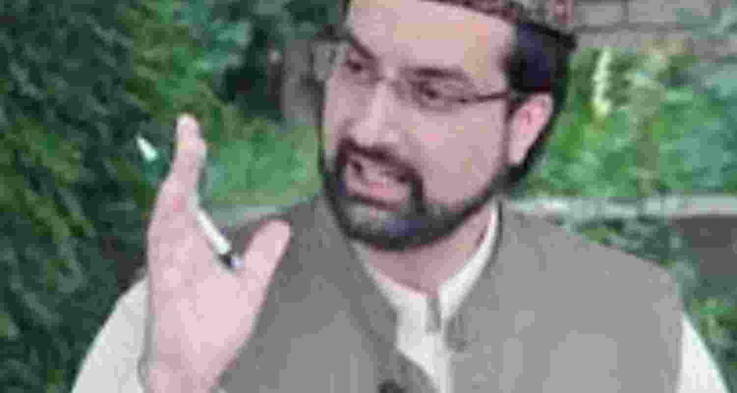 "Attack unacceptable", says Mirwaiz at Friday prayers