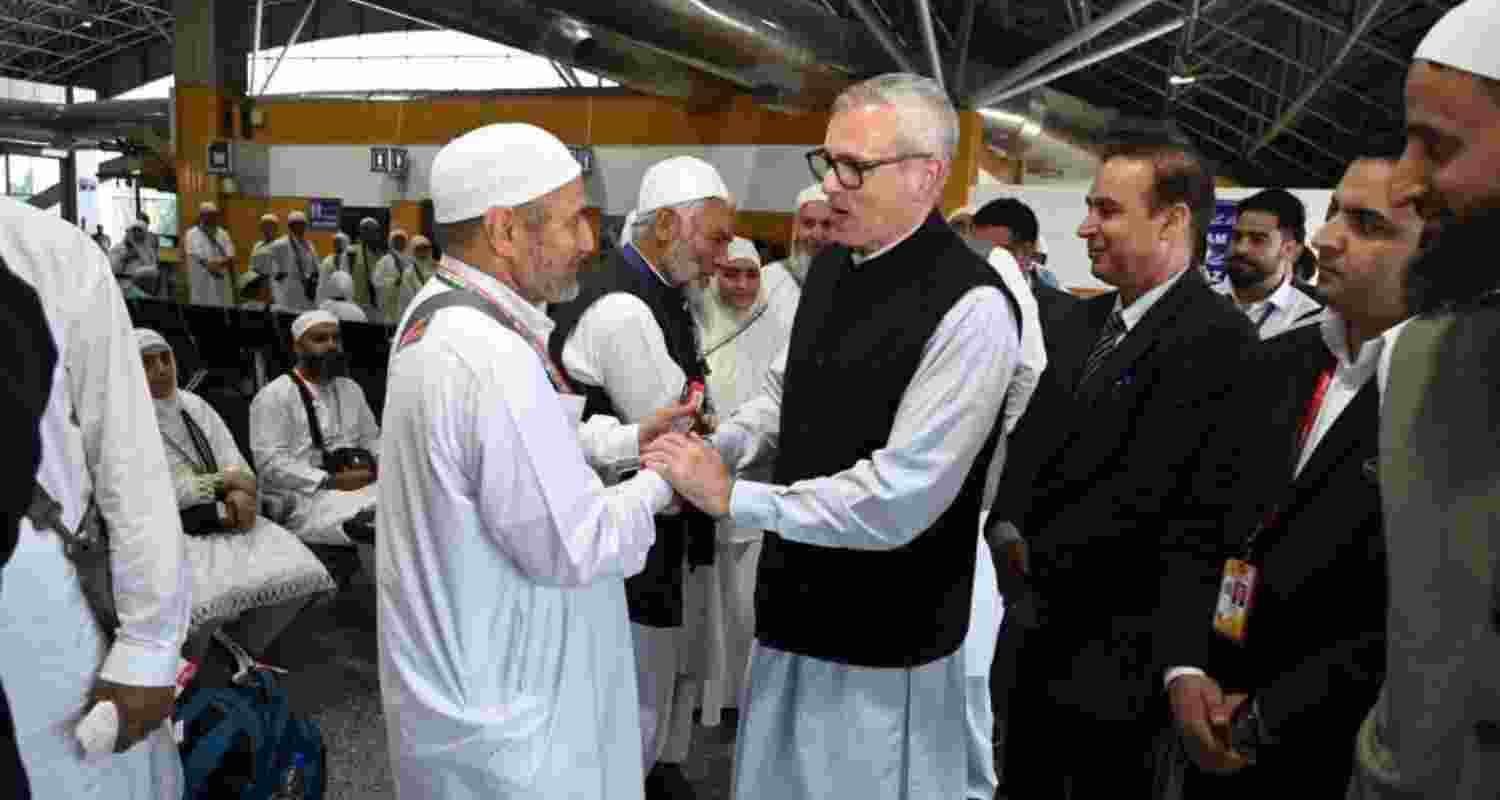 CM Omar  flags off first batch of Haj Pilgrims from Srinagar