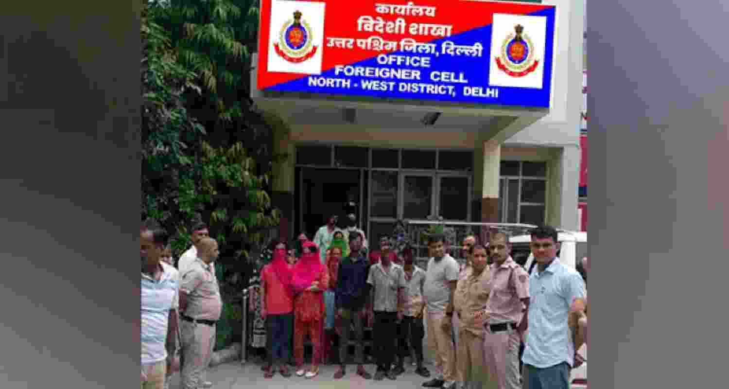 18 illegal B'deshis nabbed in Delhi, 5 in guise of 'transgenders'