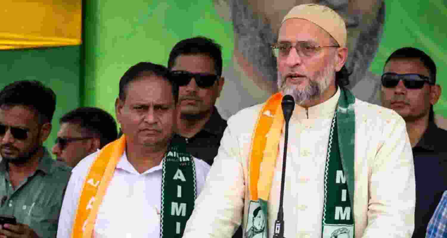 Owaisi, Humayun Kabir rally in Murshidabad marks AIMIM-AJUP alliance push for Bengal polls, targeting TMC and BJP ahead of 2026 elections.