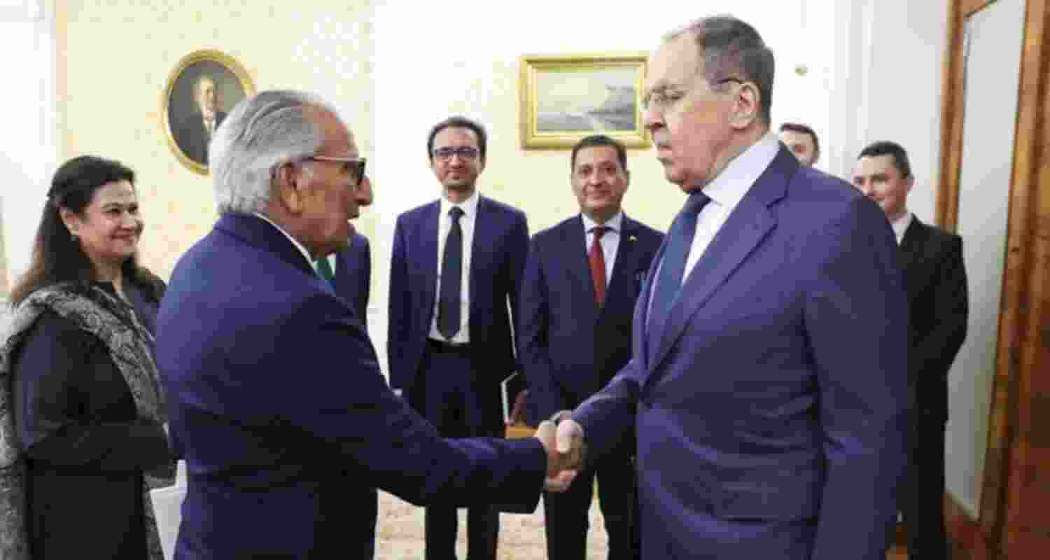 Pak delegation meets Lavrov; hands over letter for Putin