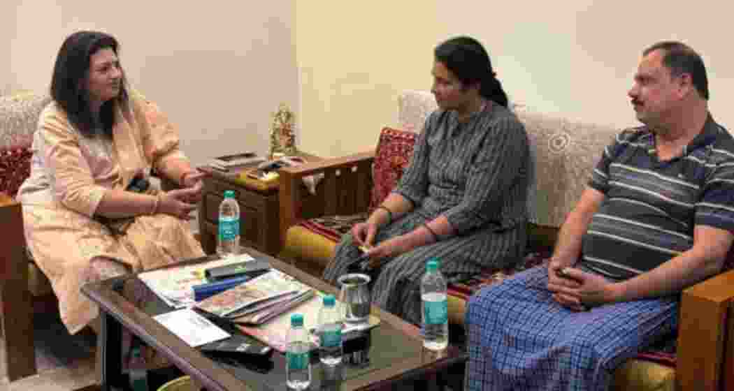 Grieving parents of 22-year-old Karnataka student with MLC Arathi Krishna at their Bengaluru residence. (Image: Special arrangment)