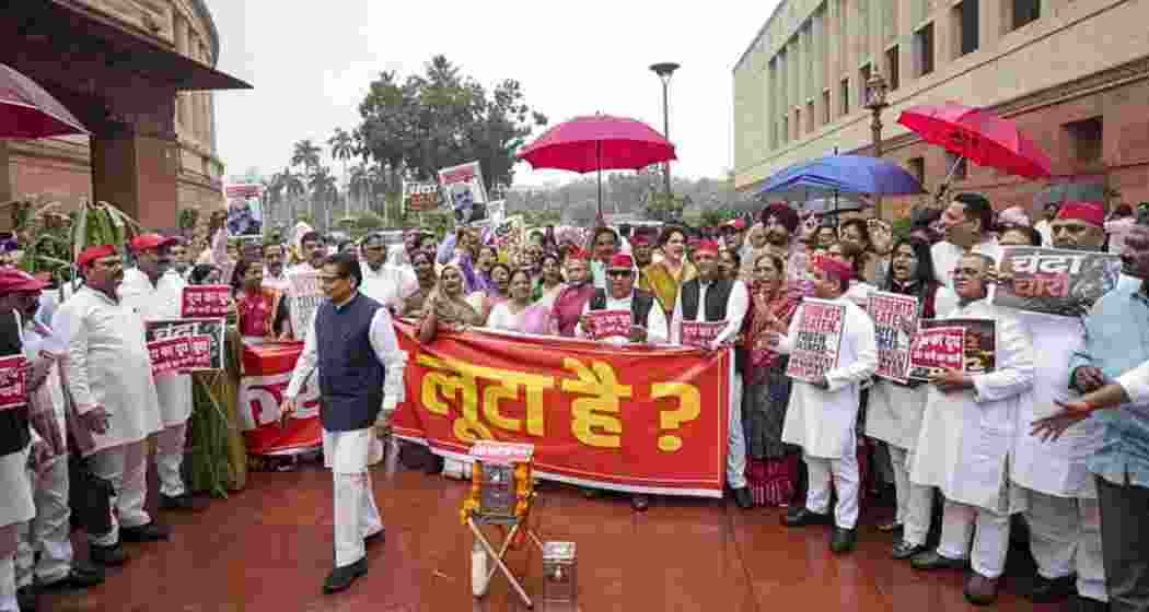 Congress MPs Priyanka Gandhi Vadra, Sanjna Jatav, R Sudha, Praniti Shinde, Amarinder Singh Raja Warring, Samajwadi Party MPs Akhilesh Yadav, Awadhesh Prasad, Ram Gopal Yadav, Jaya Bachchan, Dharmendra Yadav and other opposition MPs in a protest seeking a response from the government on police action on student demonstrators and alleged theft of Ayodhya's Ram temple donations during the Monsoon session of Parliament in New Delhi.