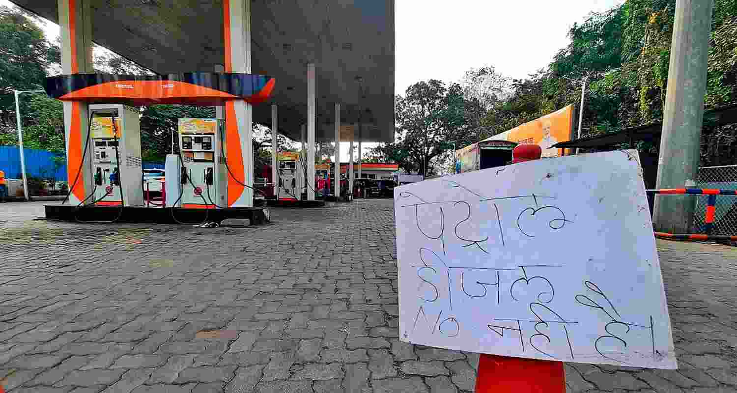 Rajasthan petrol dealers warn of indefinite strike from June 1 over fuel supply issues, high VAT, pending dues and action against dealers.