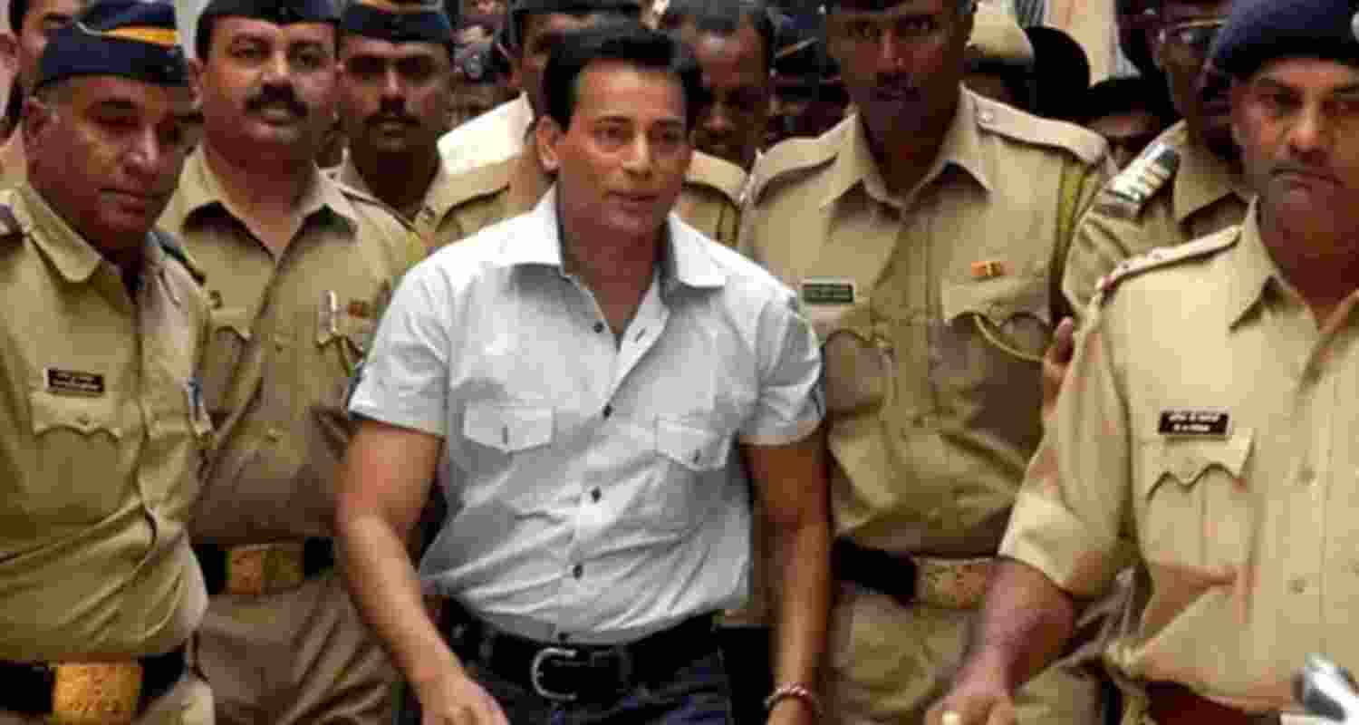 A file photo of 1993 Mumbai serial blasts convict Abu Salem in police custody.