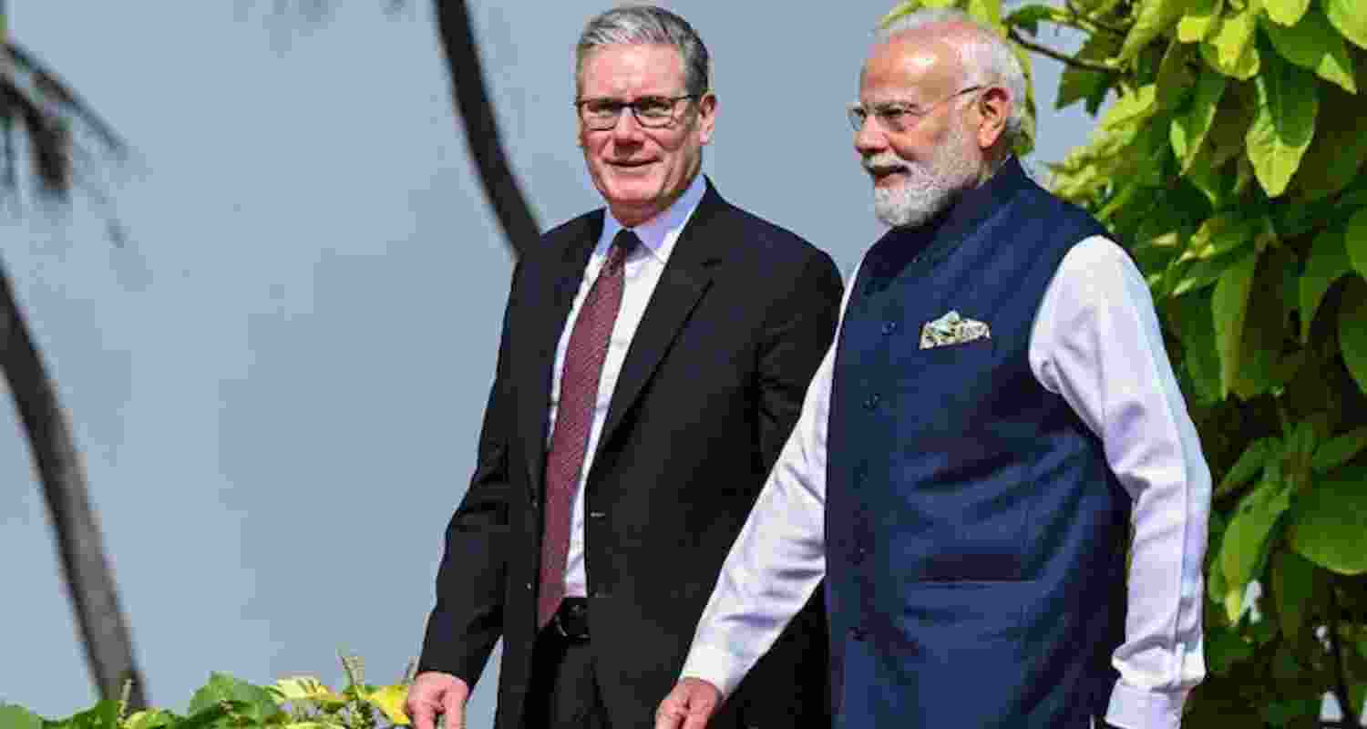 Britain's Prime Minister Keir Starmer (L) and Narendra Modi.