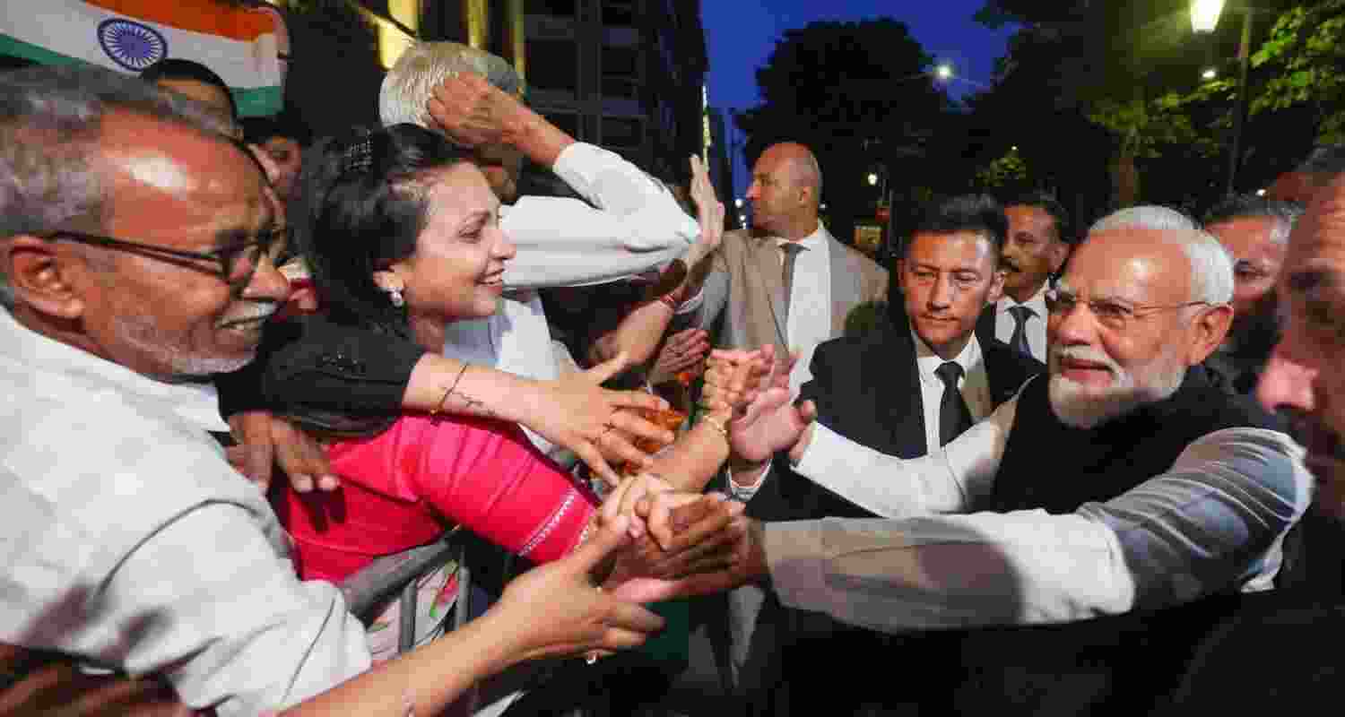 Prime Minister Narendra Modi arrived in Paris following his participation in the G7 Summit held in Evian, France. Upon reaching his hotel in the French capital, he was greeted by an enthusiastic gathering of the Indian diaspora.