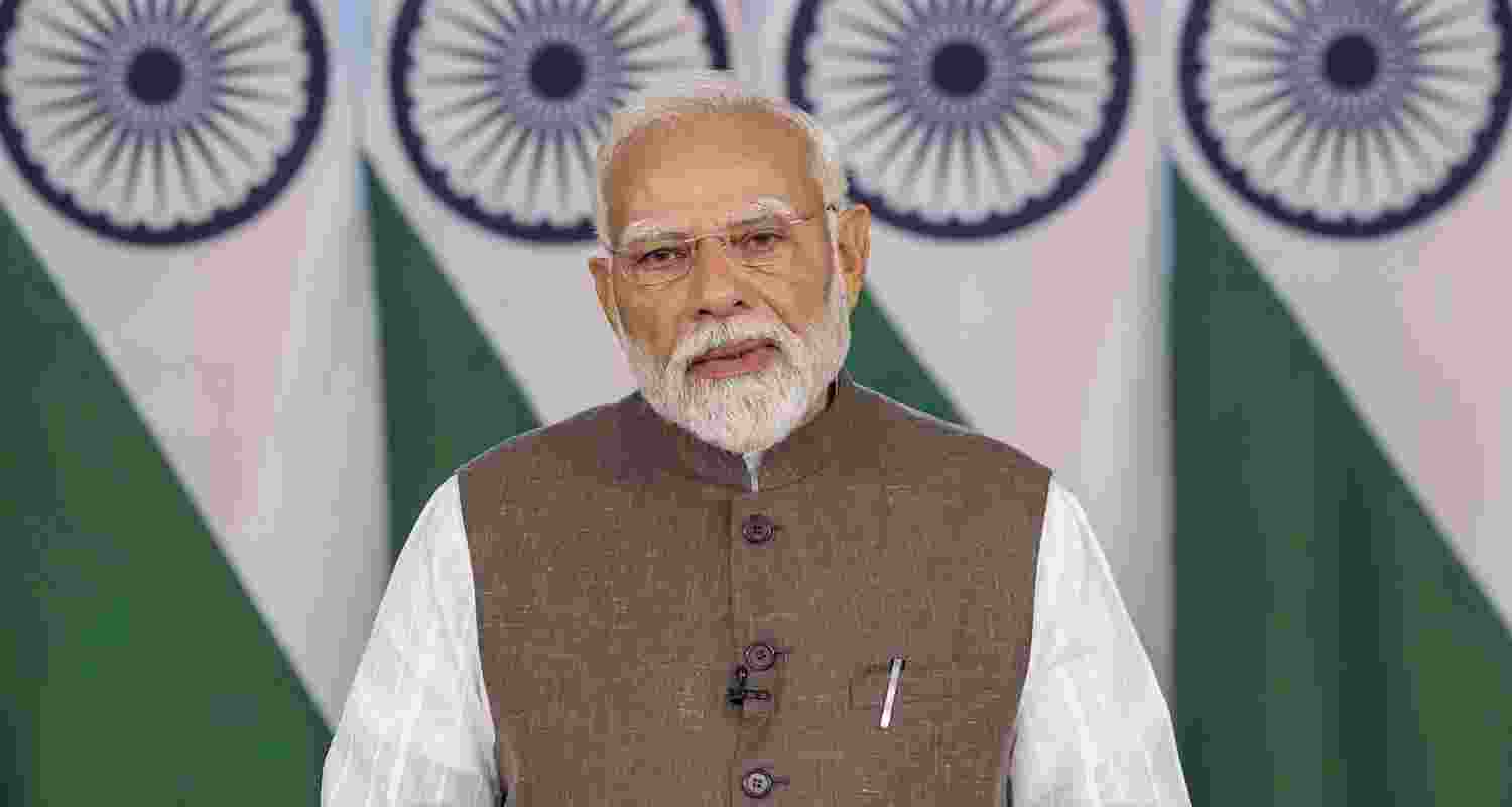 PM Modi attacked Congress over Karnataka infighting, calling it a “parasite party” and accusing it of betraying people and allies.