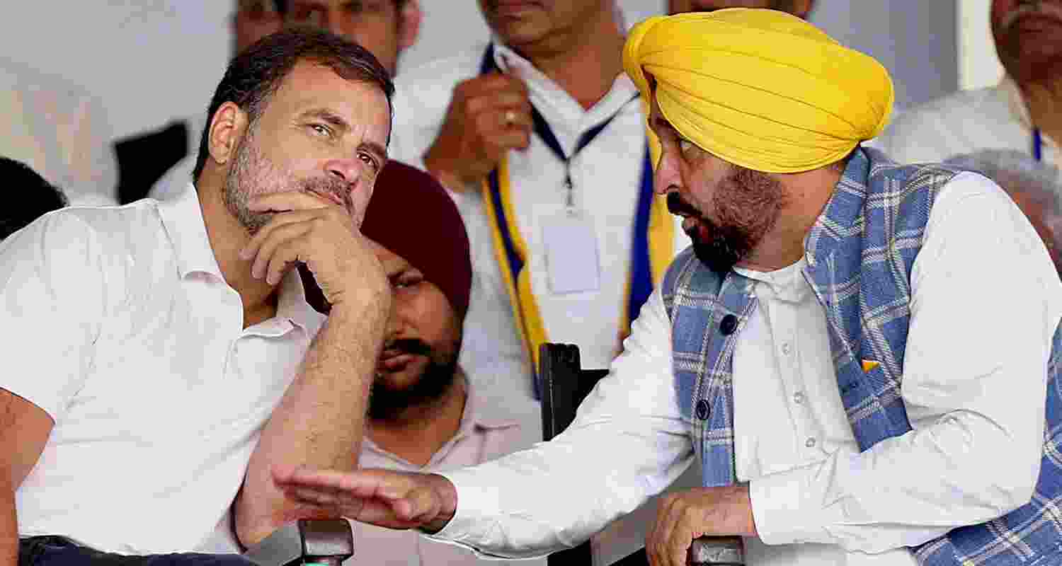 Rahul Gandhi and Bhagwant Mann at the 'Loktantra Bachao' rally in New Delhi.