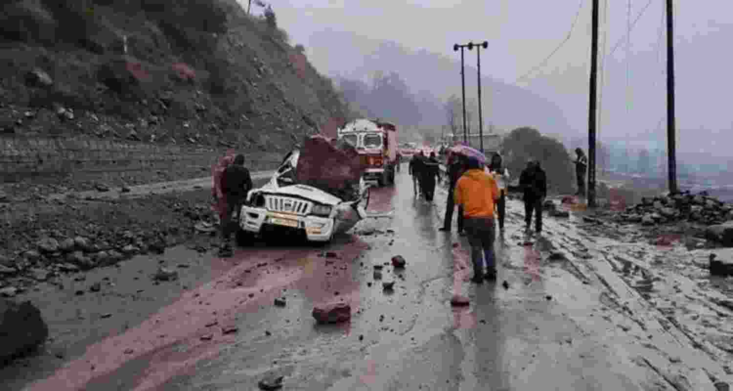 Heavy rain, snowfall wreak havoc in J&K, 3 dead