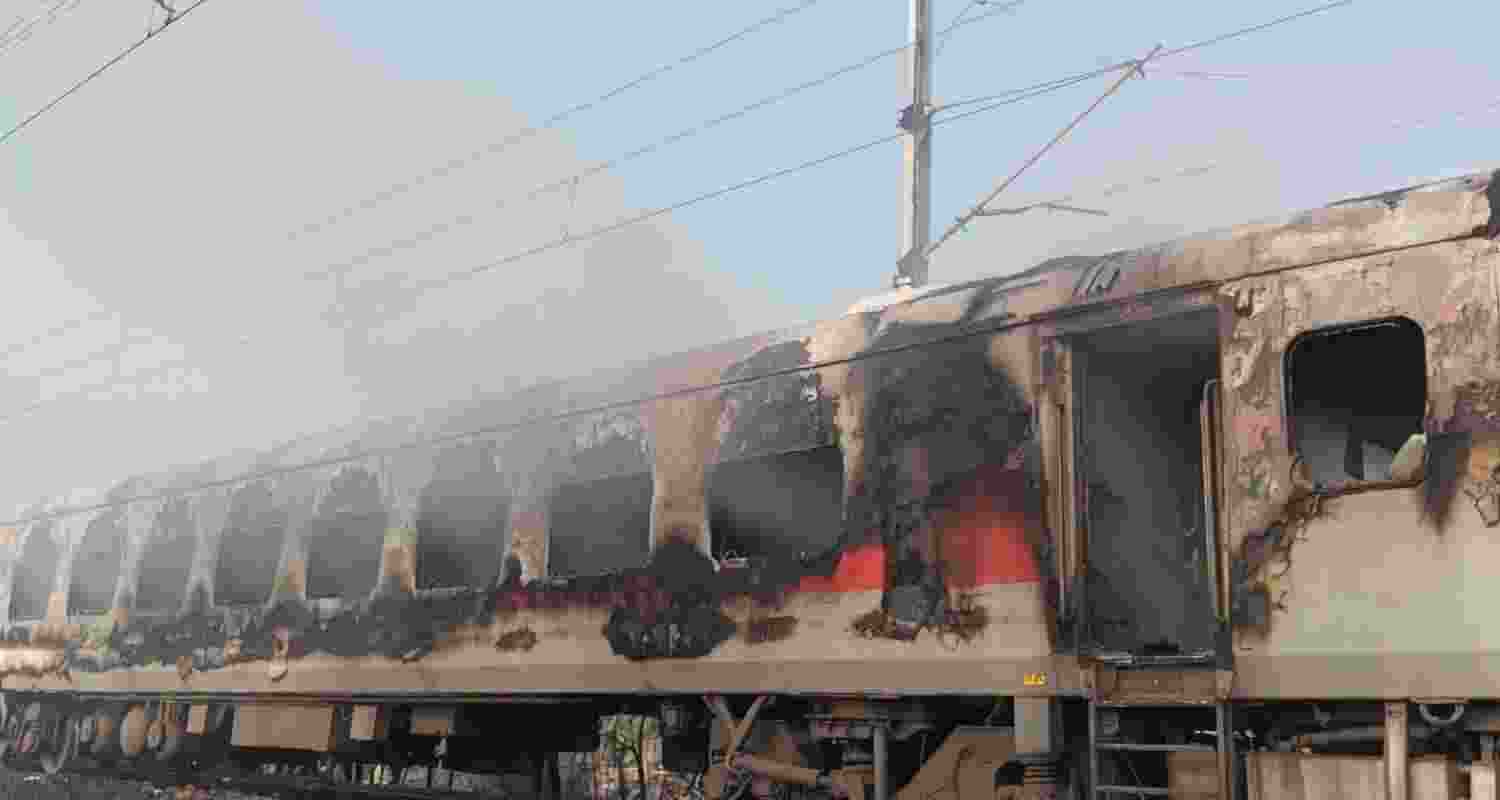 Fire breaks out in AC coach of Thiruvananthapuram-Nizamuddin Rajdhani Express in MP’s Ratlam district; no injuries reported.