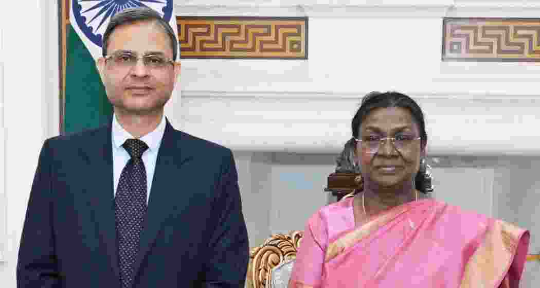 RBI Governor Sanjay Malhotra with President Droupadi Murmu at the Rashtrapati Bhavan on Friday.