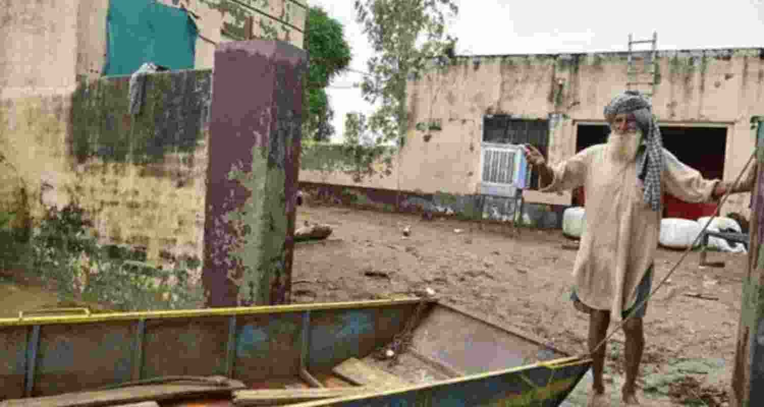 The downpour has flooded farmlands in Rahan Kheri, Laharia, Dhani Bhojraj, and Nadhori villages, raising fears of huge crop losses for farmers.