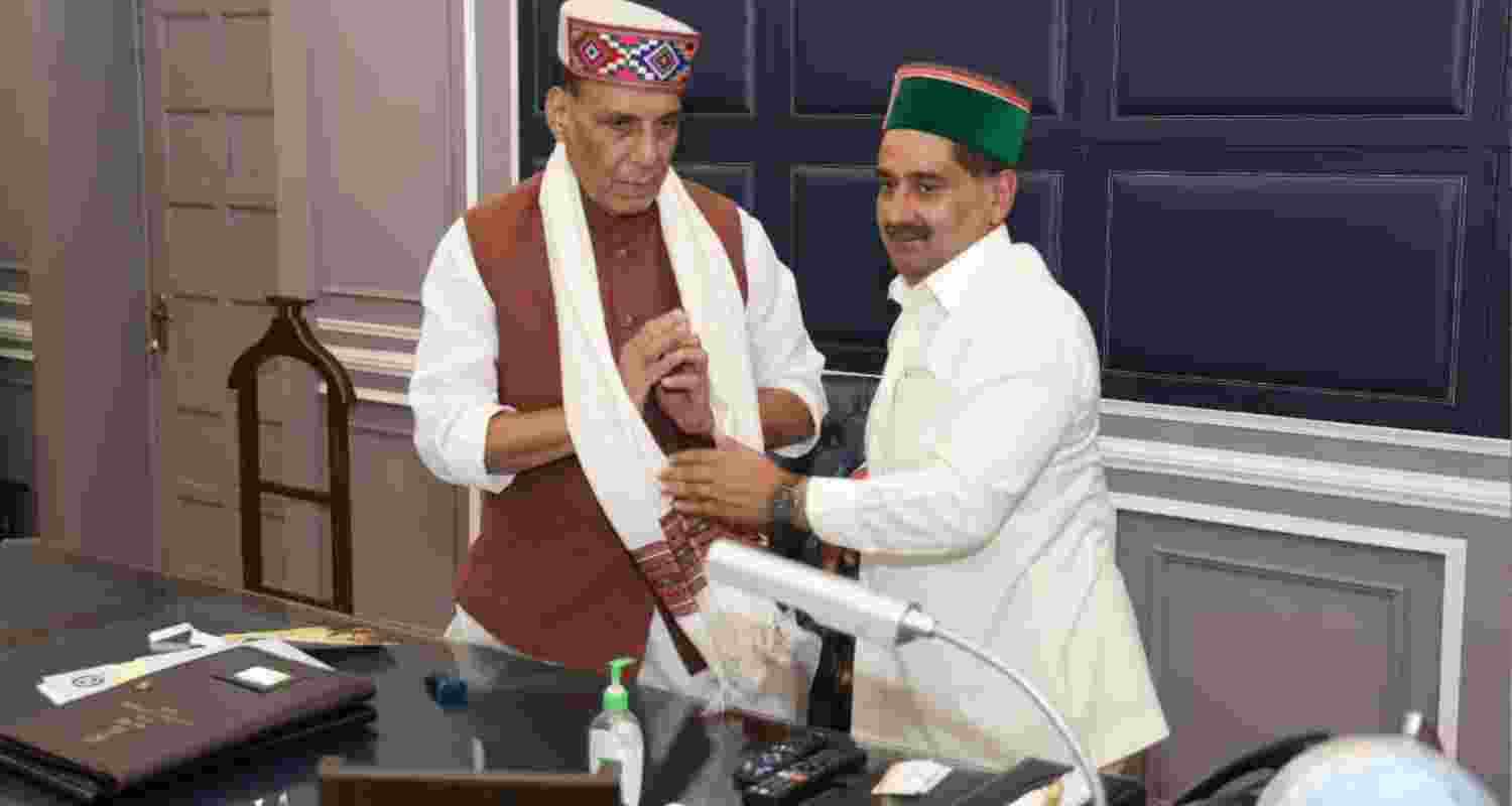 Deputy Chief Whip and Congress MLA from Himachal Pradesh, Kewal Singh Pathania, meets Union Defense Minister Rajnath Singh In New Delhi. Deputy Chief Whip and Congress MLA from Himachal Pradesh, Kewal Singh Pathania, meets Union Defense Minister Rajnath Singh In New Delhi.