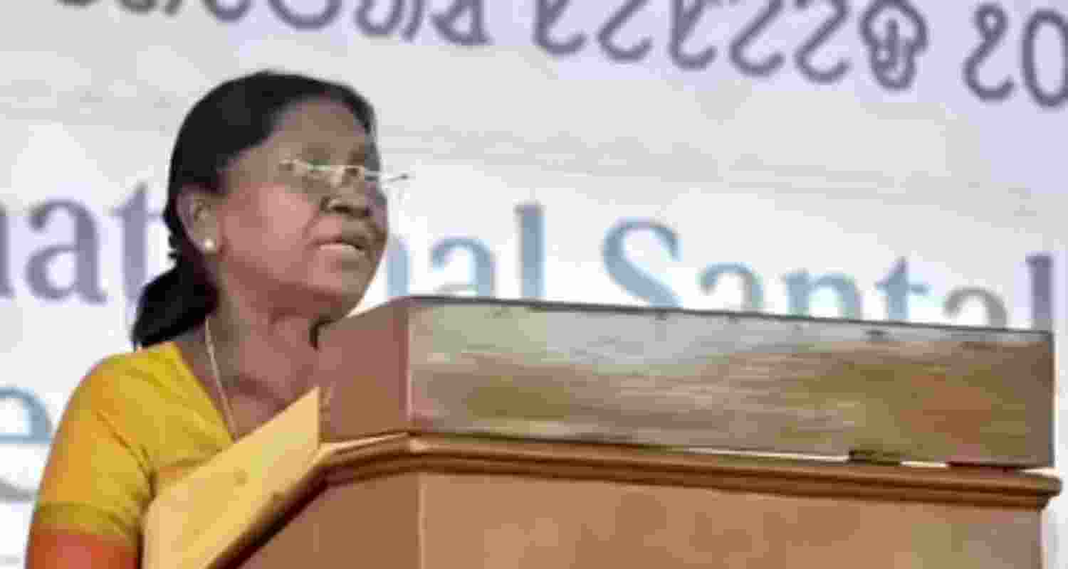 Speaking at the International Santhal Conclave held at Gosainpur in the Phansidewa area of north Bengal, President Droupadi Murmu referred to Mamata Banerjee as someone close to her, but expressed uncertainty about the arrangements surrounding the event.