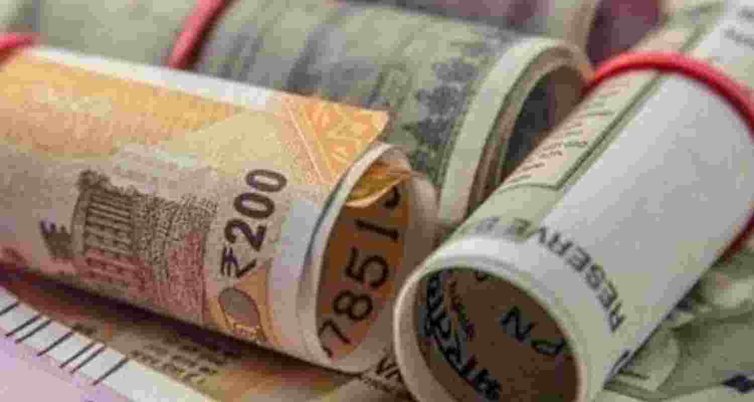 Rupee declines 16 paise against US dollar in early trade