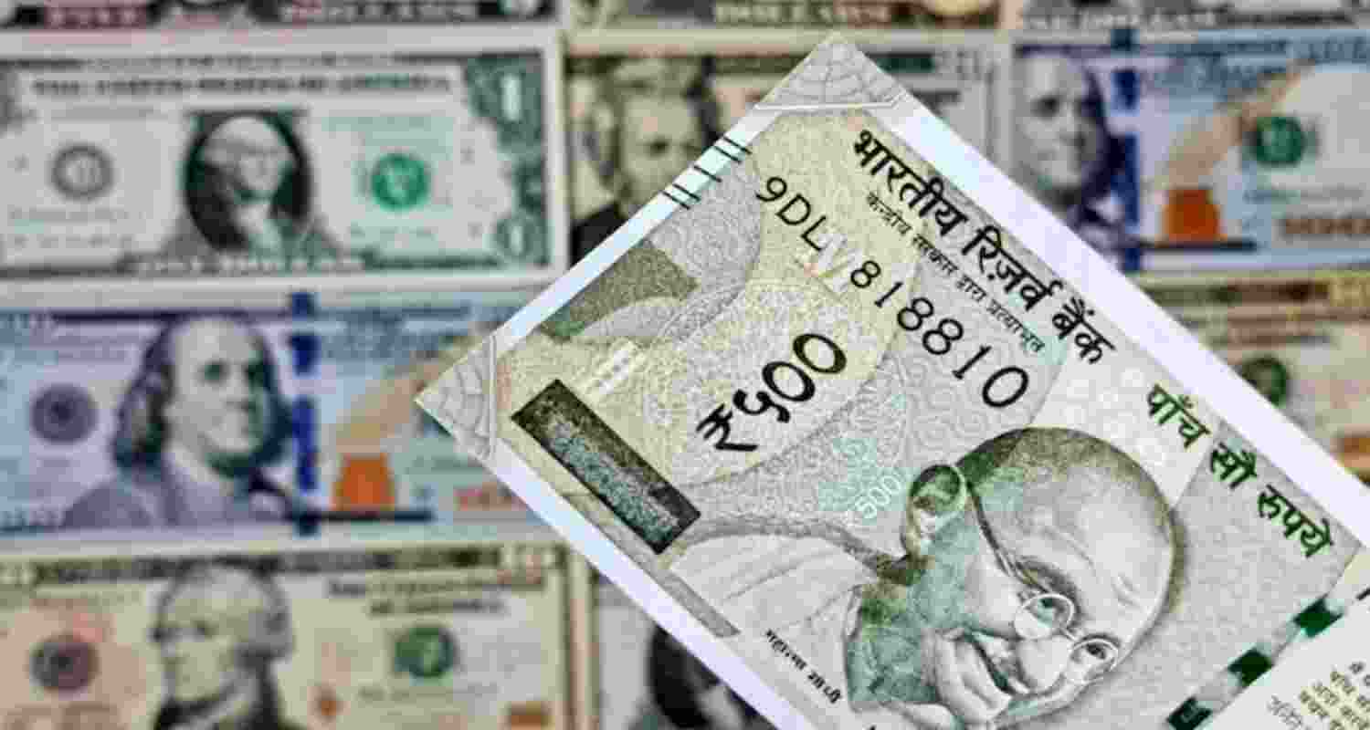 Rupee falls to record low of 95.58 against US dollar 