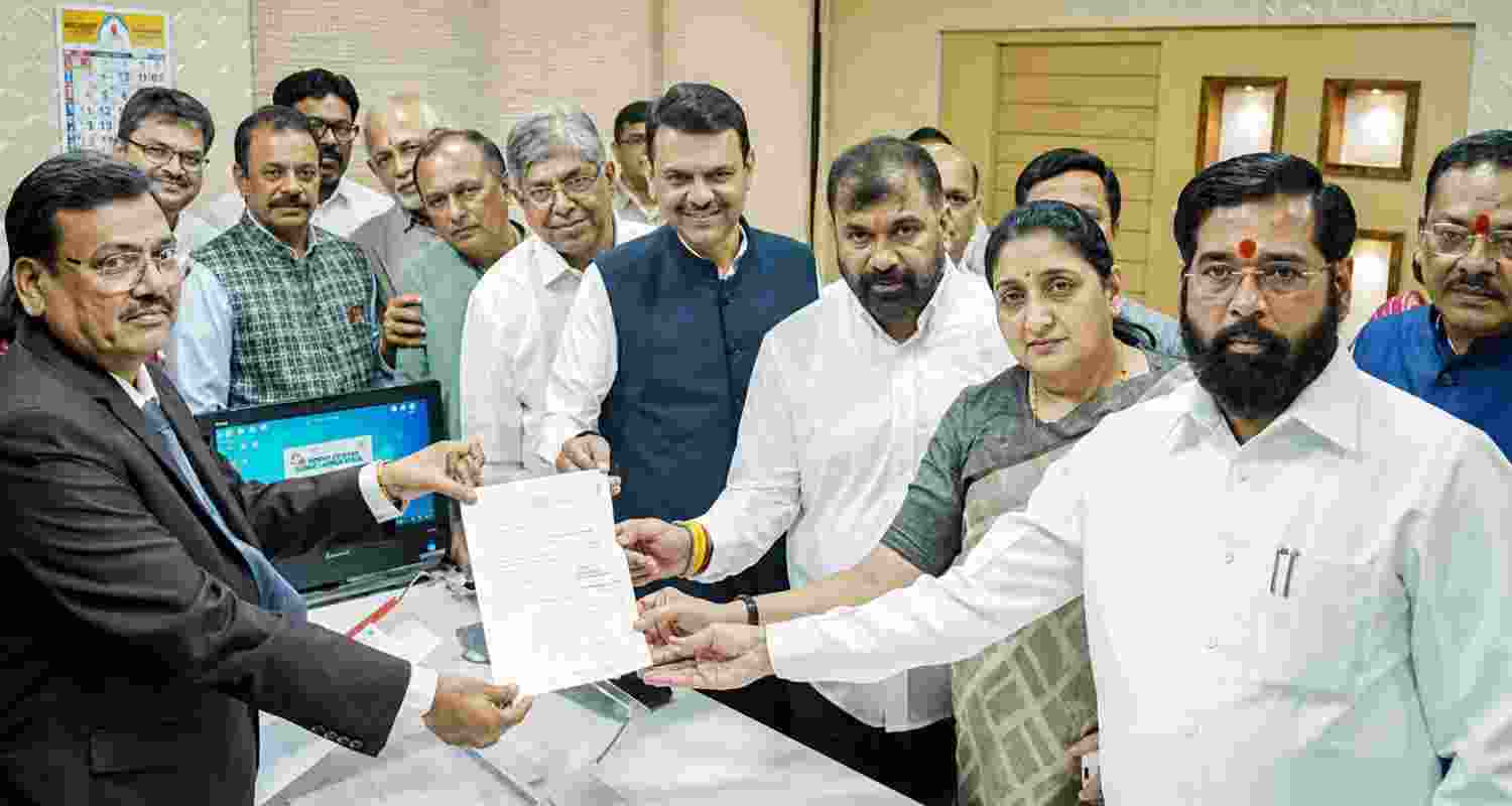 Eknath Shinde hailed Sachin Ahir as a grassroots leader, saying his support for the Mahayuti-backed council deputy chairperson bid will strengthen Shiv Sena.