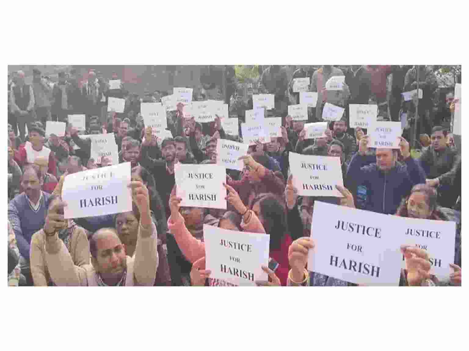Delhi Court staffer jumps to death, protest staged for 'justice'