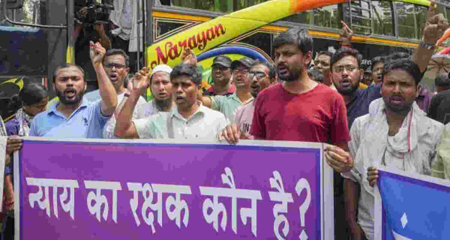 Sacked Bengal teachers head to Delhi for attending SC hearing