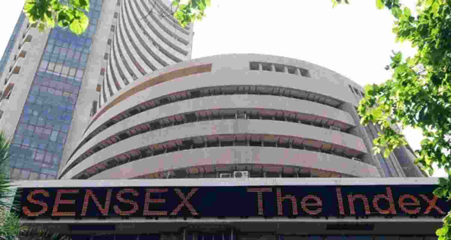 Sensex slips 450 pts, Nifty down 153 pts in early trade