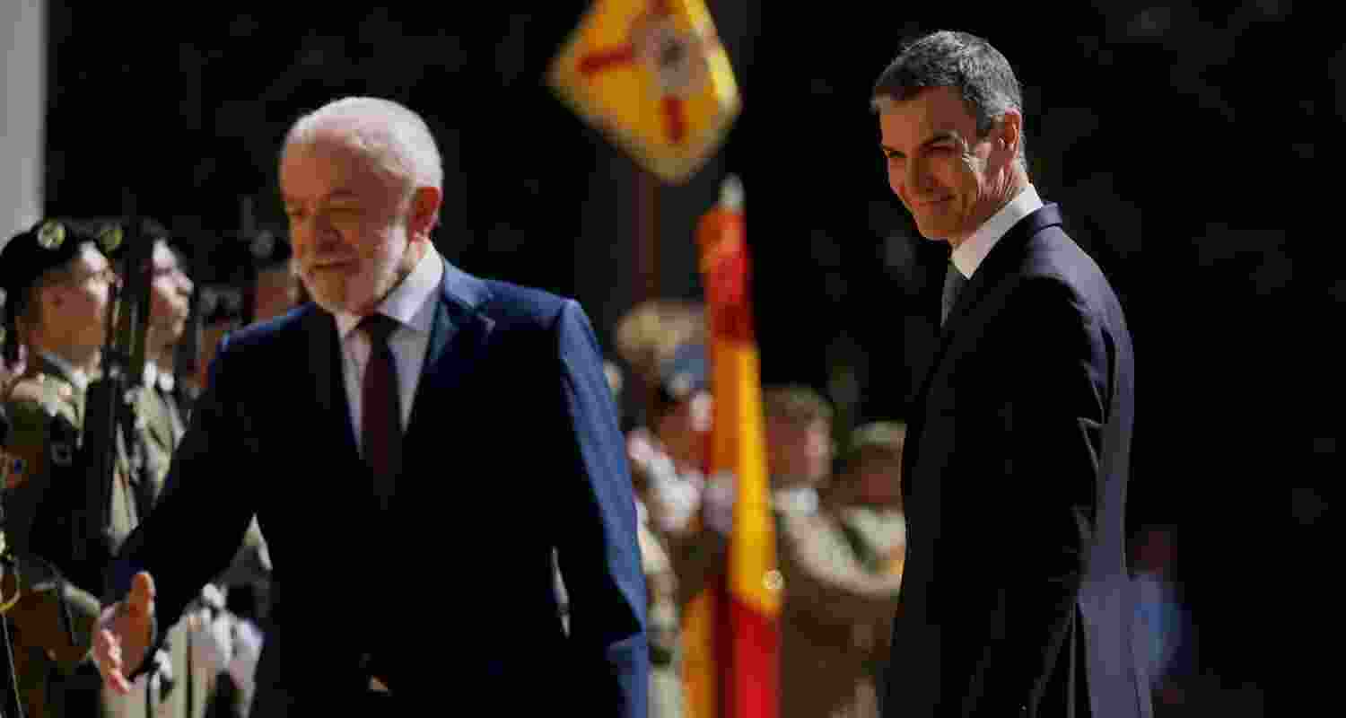 Spain’s Prime Minister Pedro Sanchez (right) and Brazil’s President Luiz Inacio Lula da Silva review troops during a Spain-Brazil summit in Barcelona, Spain, on Friday.