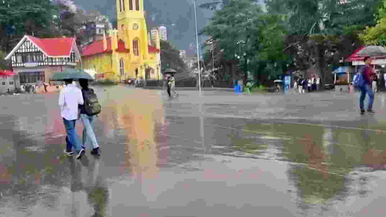 Pleasant weather,rainfall draw large number of tourists to Shimla