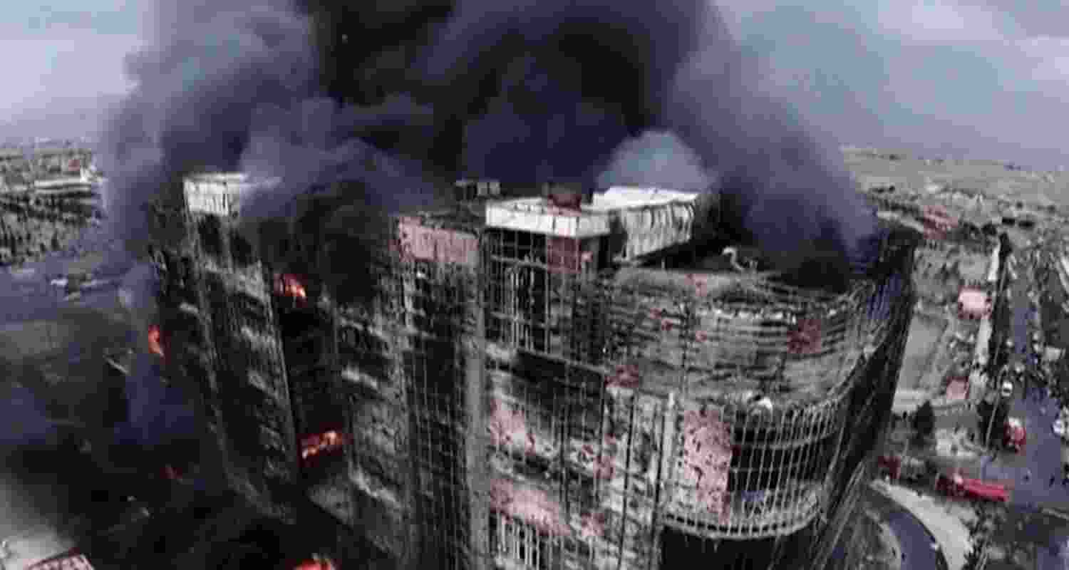 The Arghavan shopping centre in Andisheh town of Tehran province up in flames.