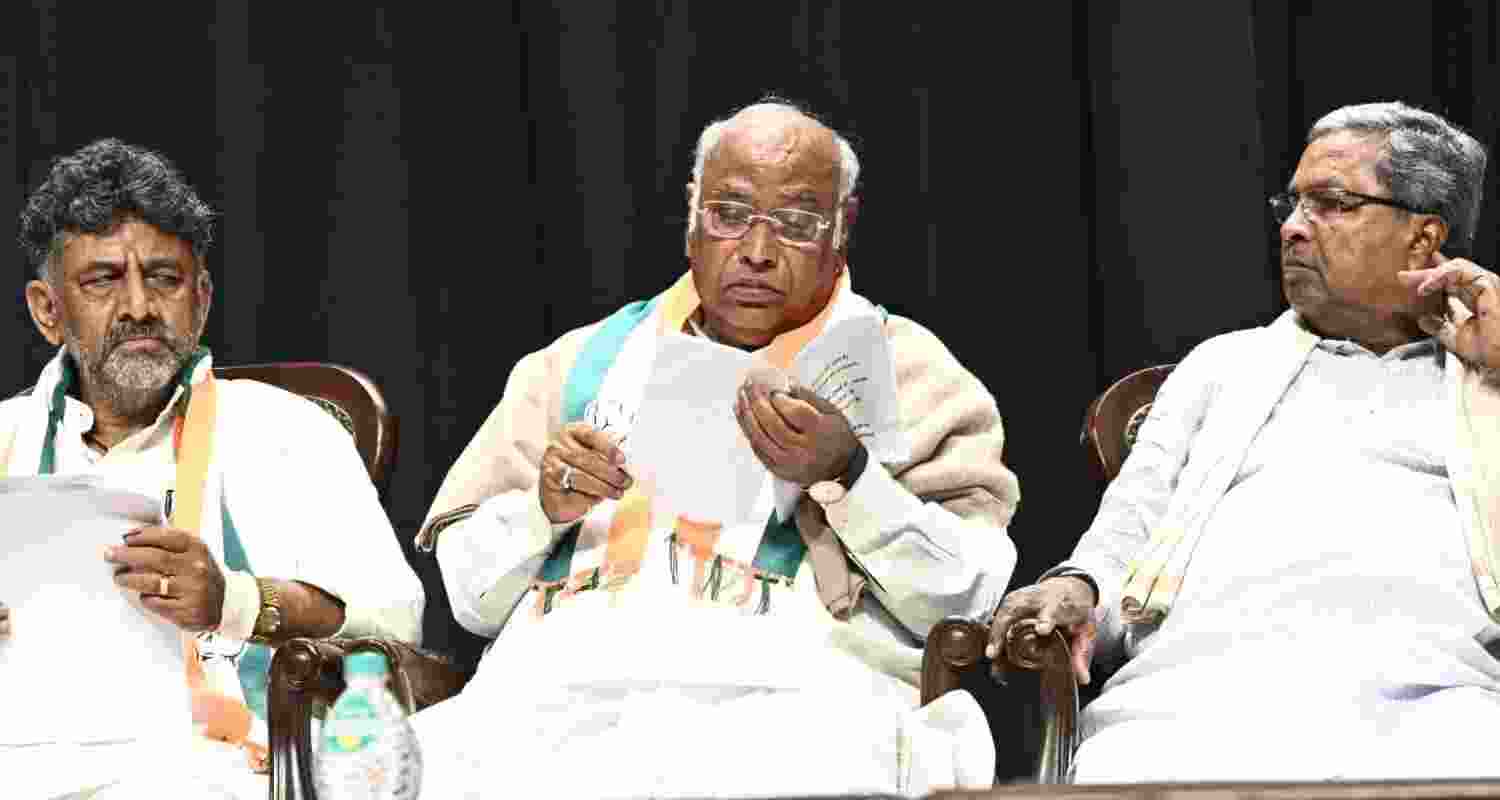 K'taka CM, DCM meet Cong high command over stampede incident