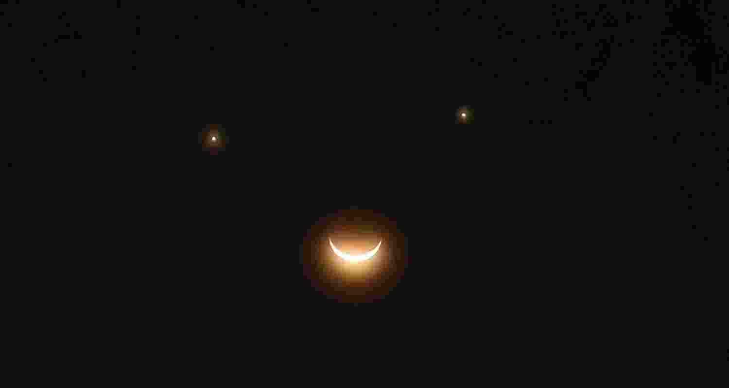 Smiley face sky: Rare planetary alignment this week