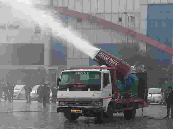 Anti smog guns, mist sprays being installed at metro stations