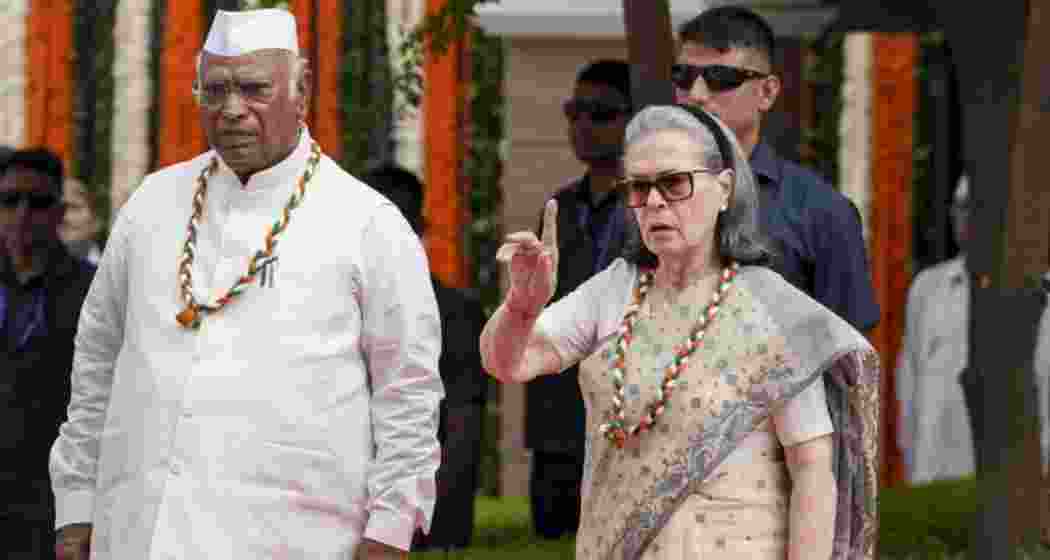 New Delhi: Congress Parliamentary Party (CPP) Chairperson Sonia Gandhi and Congress President Mallikarjun Kharge during the 80th Independence Day celebrations at AICC headquarters, in New Delhi, on Saturday.