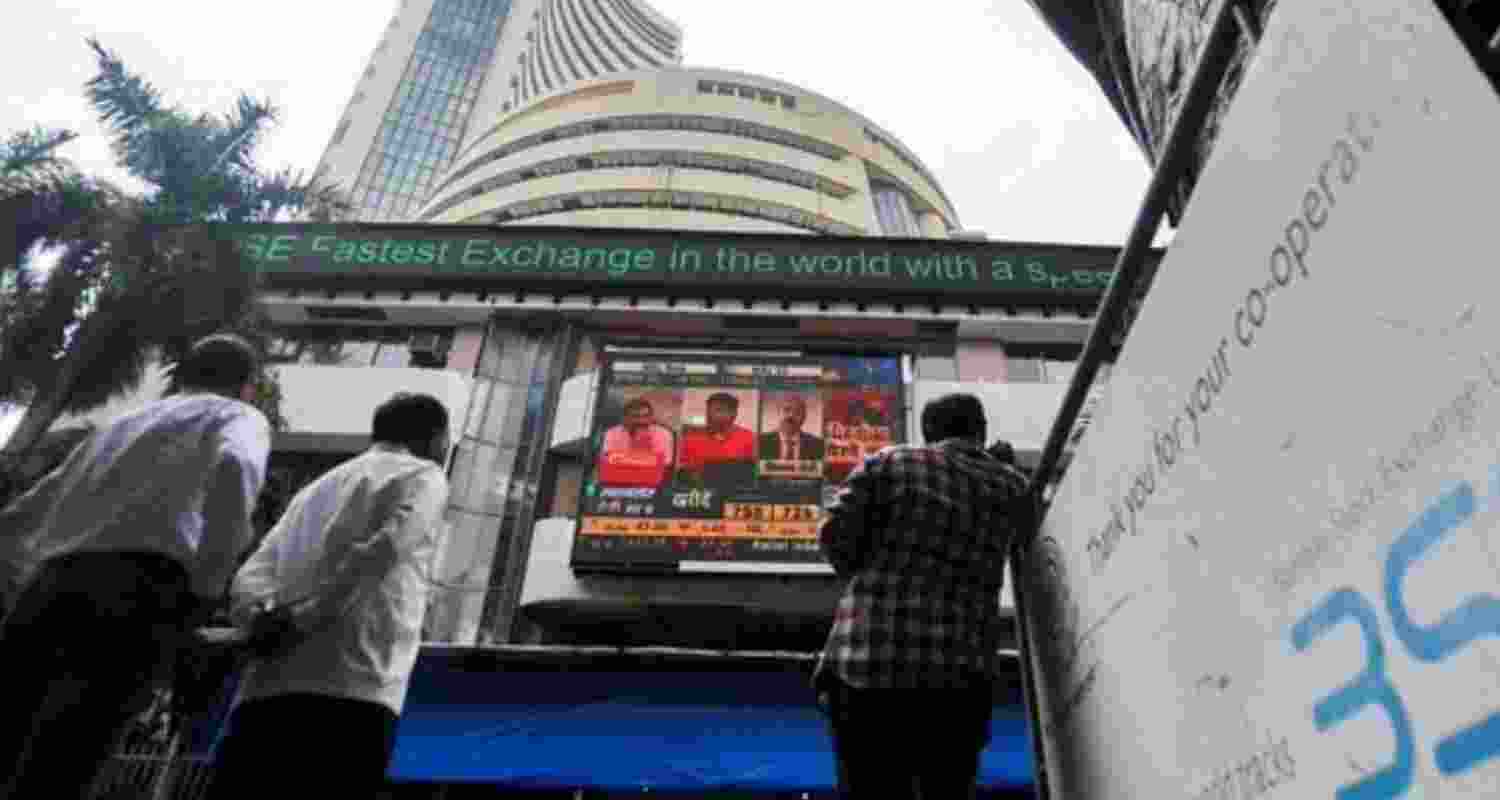 Stock markets rebound in early trade 