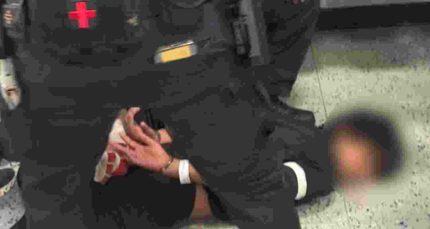 Indian student handcuffed, deported.