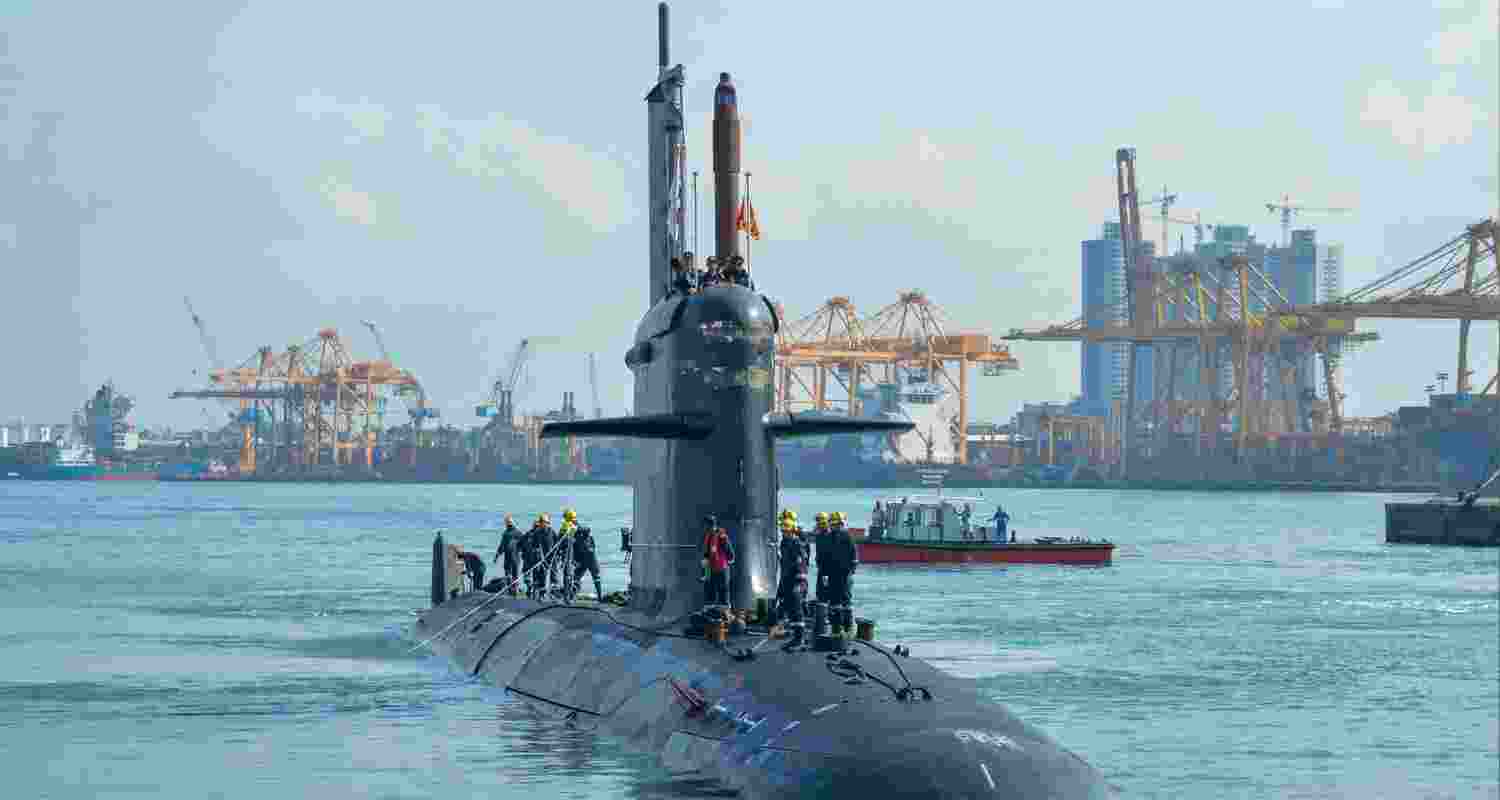INS Karanj – a submarine of the Indian Navy arrived at the port of Colombo on a formal visit 03 February.