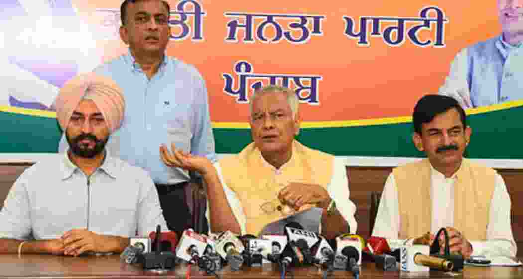 Punjab BJP president Sunil Jakhar addresses mediapersons. (File photo)