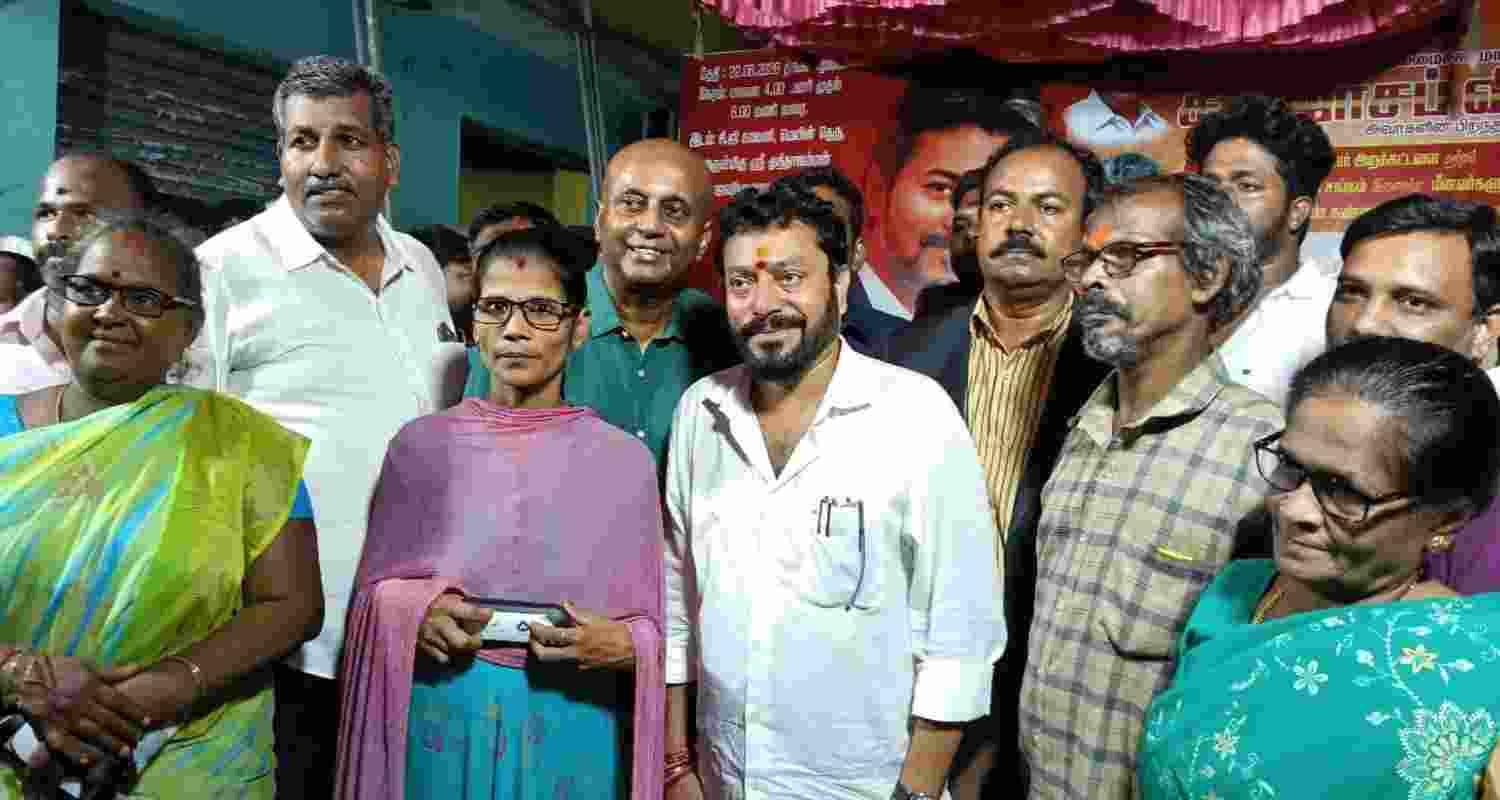 Tamil Nadu Minister for Fisheries and Fishermen Welfare, Thiru A Srinath, visited IVI’s eye camp at Kasimedu yesterday and distributed free spectacles to beneficiaries. IVI CEO Vinod Daniel was present at the camp.