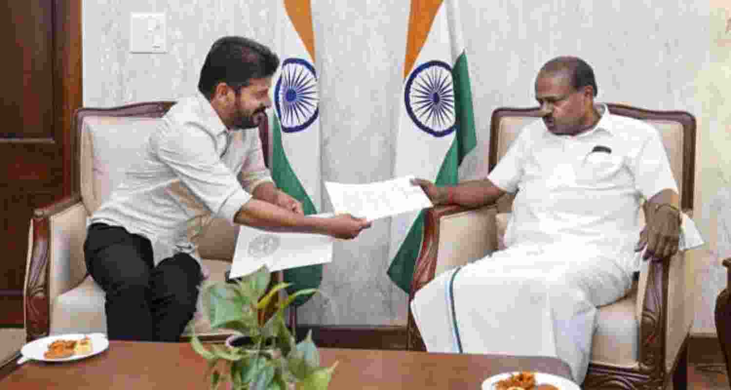 T'gana CM thanks Kumaraswamy for 2K e-buses under PM e-DRIVE