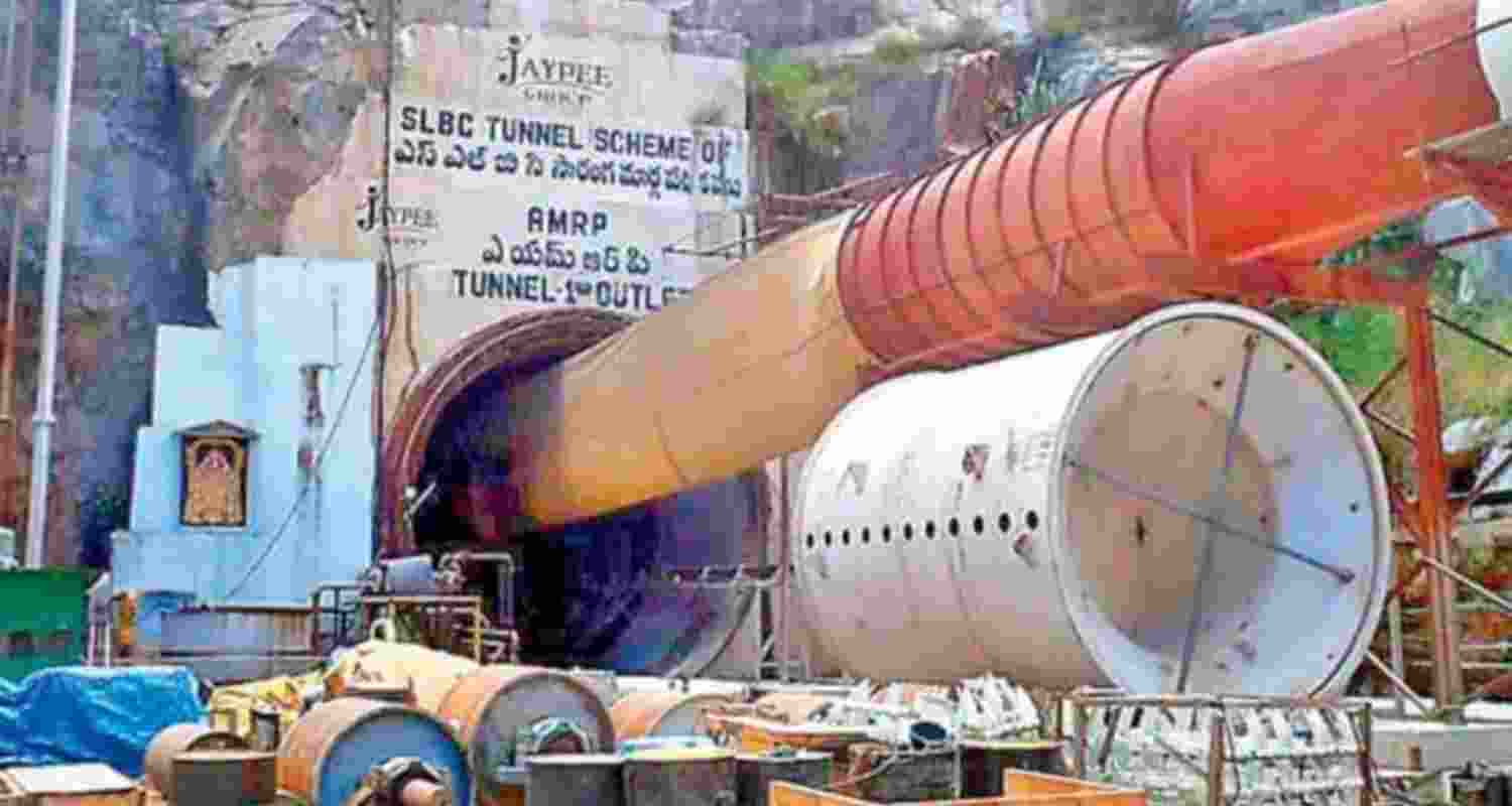 Eight trapped in tunnel mishap in T'gana, rescue efforts on