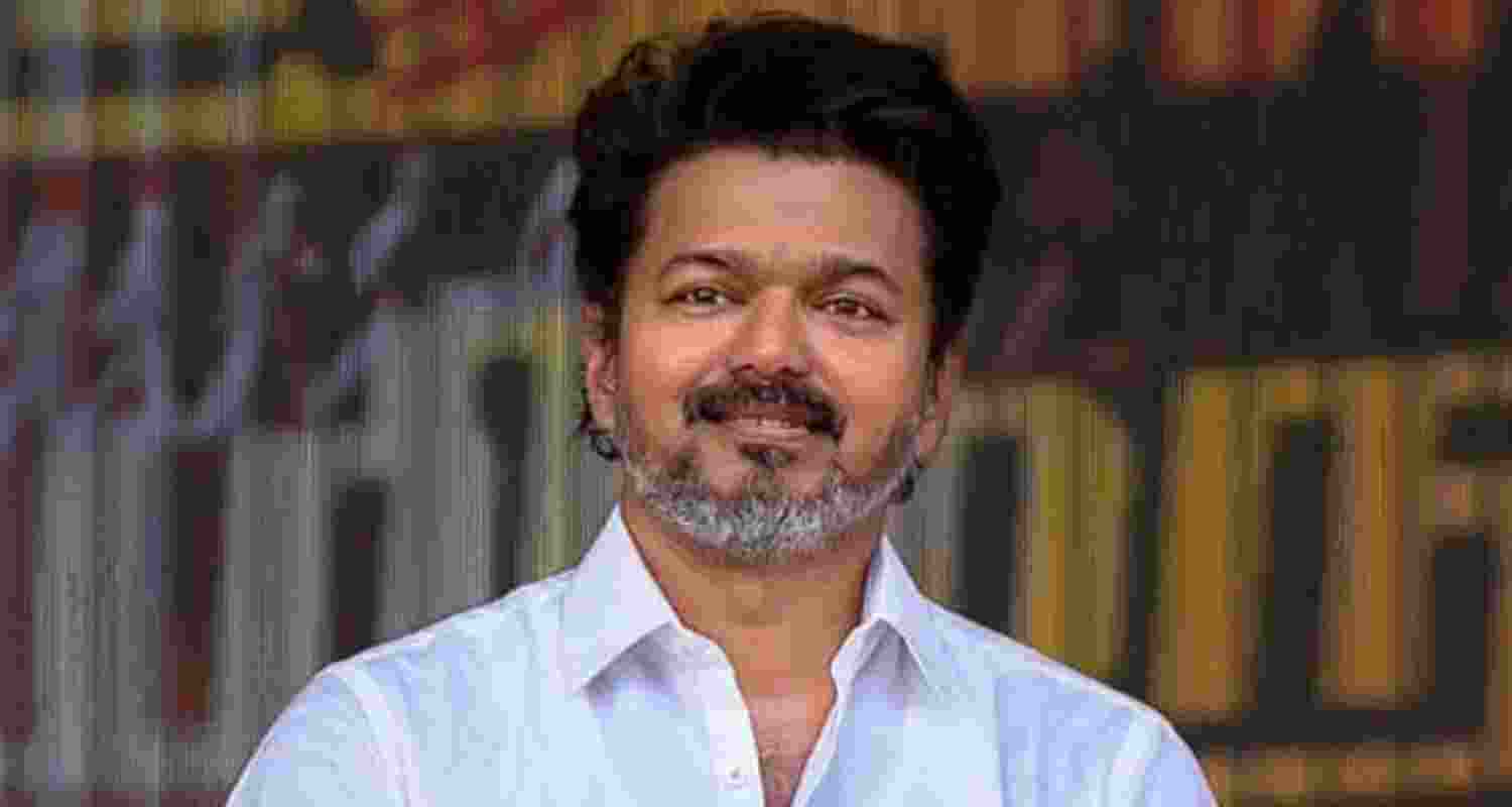 Ex-IPS moves SC against TN Guv's refusal to let Vijay form govt
