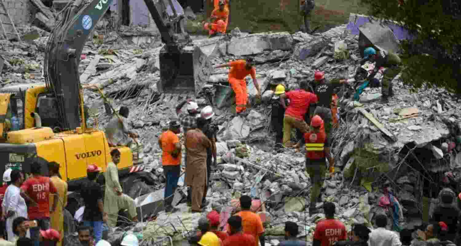 Roof collapse in Pakistan, 8 women killed