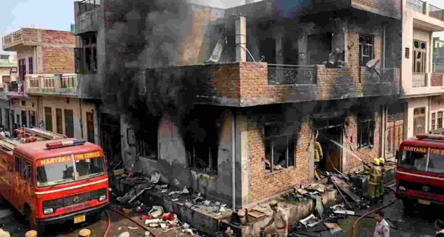 Firefighters and police teams reached the spot shortly after and brought the situation under control.