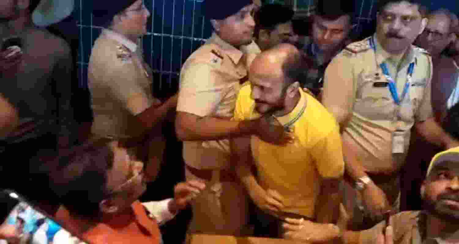 BVA protests against alleged BJP cash bribery for elections.