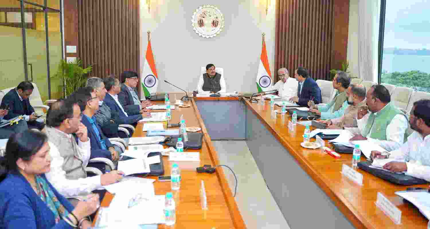 MP CM reviews FRA, PESA implementation at task force meet